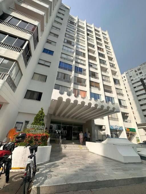 Prime Location: Fully Equipped Loft In El Laguito Apartment